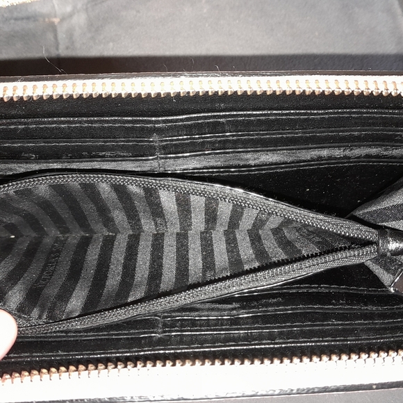 Victoria's Secret Quilted Blush Wallet EUC - Picture 6 of 7